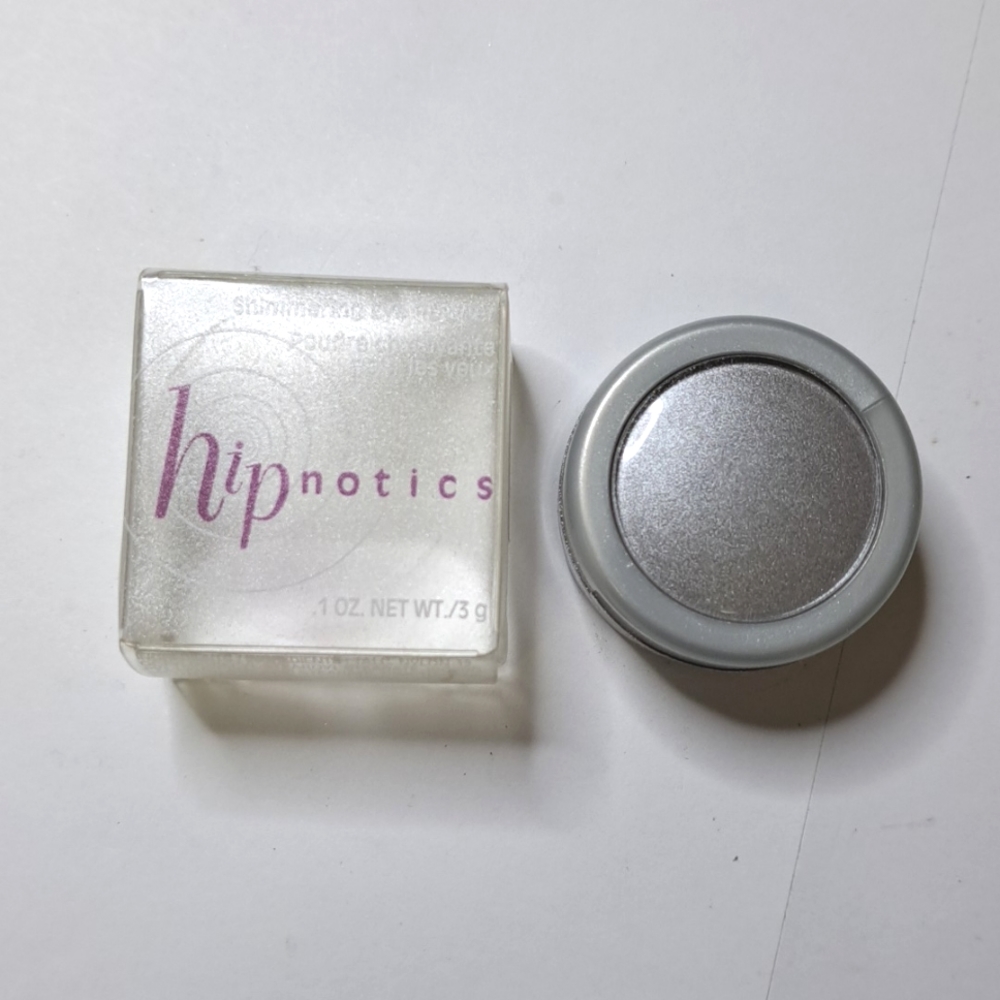 Shimmering Eye Powder  SILVER CYBER